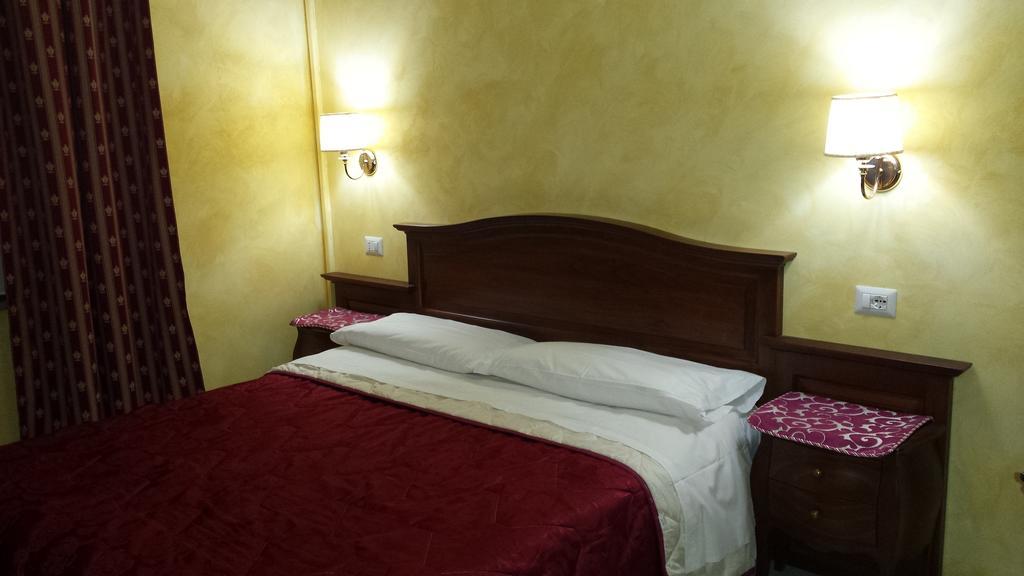 3 Lati Di Pitagora B&B Rome Bagian luar foto
