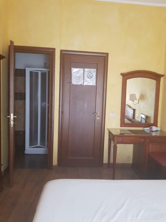 3 Lati Di Pitagora B&B Rome Bagian luar foto