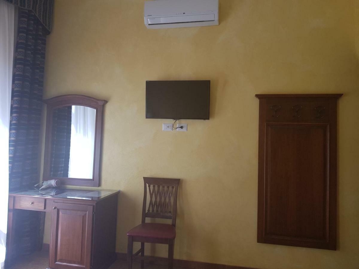 3 Lati Di Pitagora B&B Rome Bagian luar foto